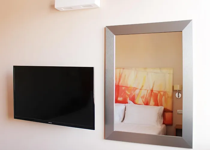 Dolcedorme Garni Готель Парма